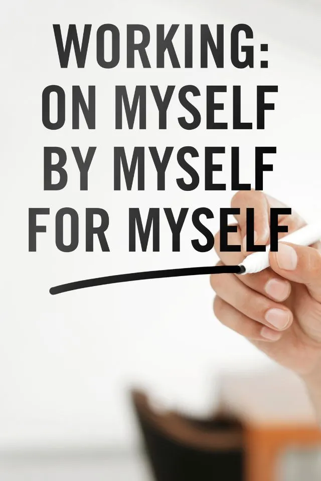 Selbstoptimierung - Frau schreibt den Text Working: on myself by myself for myself